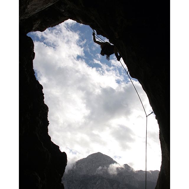 Throwback to my first 5.12 properly send. This was in 2007 when I also did my first guiding trip in Turkey. We stayed at Josito camp in a little village named "Geyikbayiri" about a 30minutes drive away from the metropole Antalya. The name of the route is "Black Moon" and follows a steep overhanging black streak of limestone. Thanks for the photographer Andreas to capture this milestone in my climbing career.
