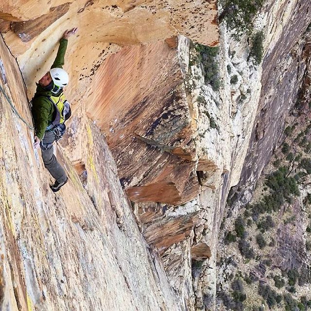 Wild stemming through the "Red Dihedral" on the 'Original Route' of the "Rainbow Wall"