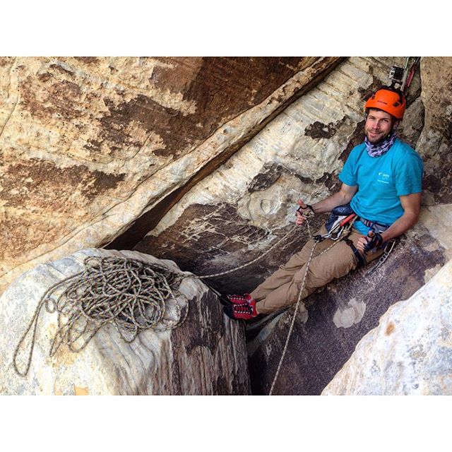Thumbs up on belay #5. Martin  had such a great time with us in Ref Rock in Las Vegas. We climbed an ultra classic called "Frogland", a sustained 6 pitch route at 5.8. As per usual, Red Rock rocked!! Fun climbing, great exposure and exciting views on the crazy metropole.