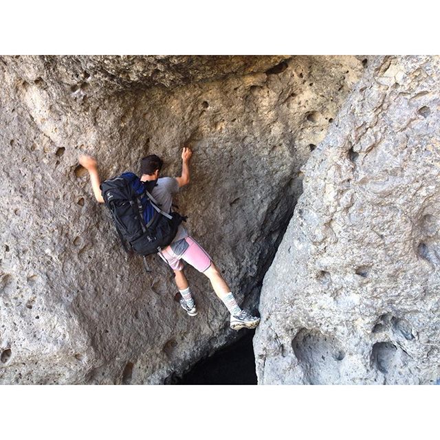 Fun and adventurous approach into Malibu Creek State Park. A great area to get your steep well protected sport climbs on. Here our dear friend @skycoyote making moves over the water. Fun Fun!