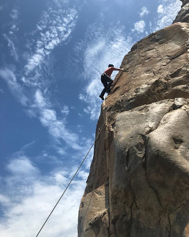 Who would have guessed that SD summer temps can be so amazing... a nice breeze, the last bit of ocean layer made up for an amazing session at Mission Trails. Big shout out to our hard working guide @the_cosmic_serpant who makes sure the stoke levels are always high. Happy climbing ??‍♀️ everybody