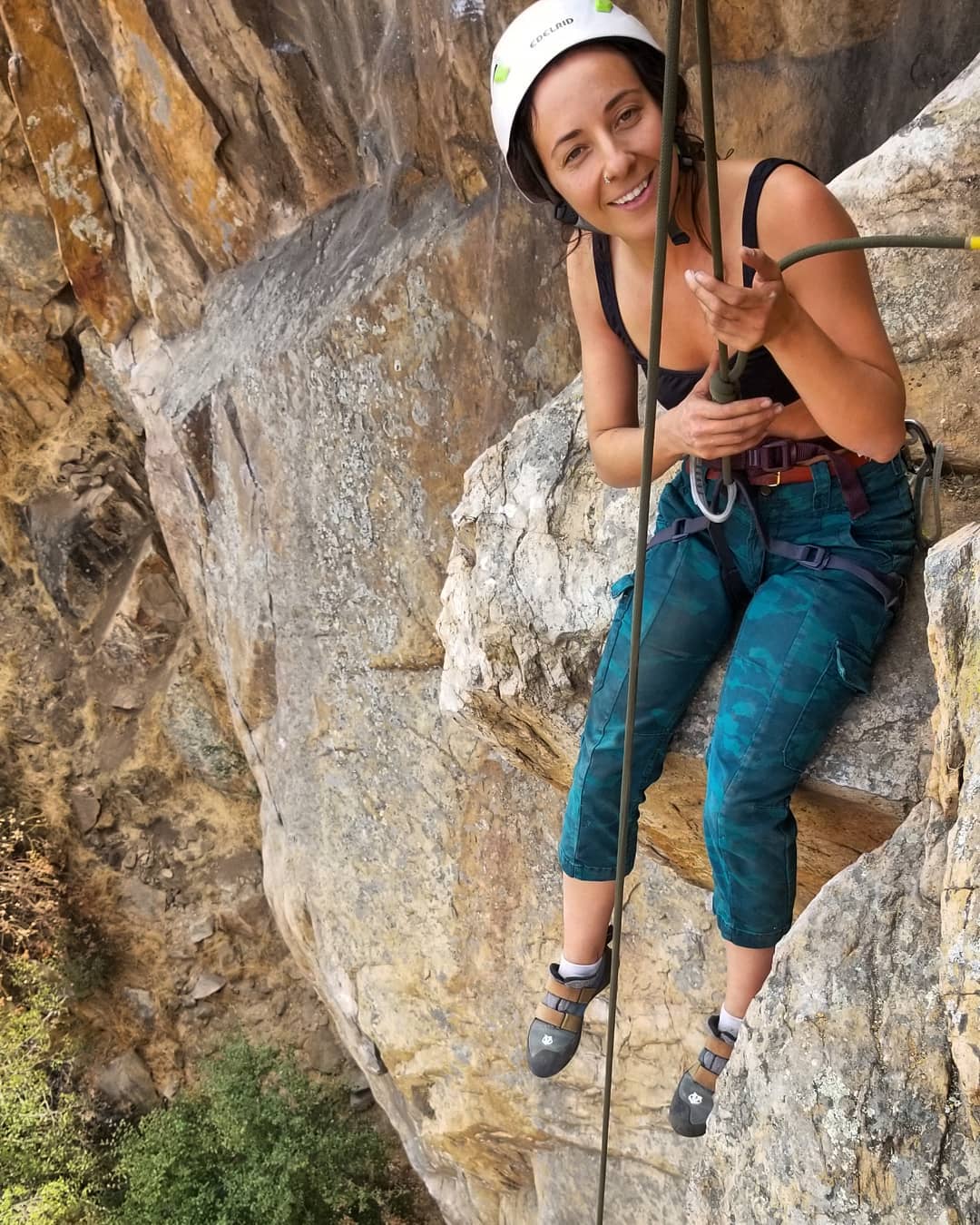 @danzaconelviento just hanging out and enjoying the accomplishment of finishing her climb ...#chillinorockclimbing #rockclimbing #sandiego #sandiegorockclimbing #guide #guiding #climbing_pictures_of_instagram #klettern #escalade #grimper #optoutside #neverstopexploring ...@danzaconelviento