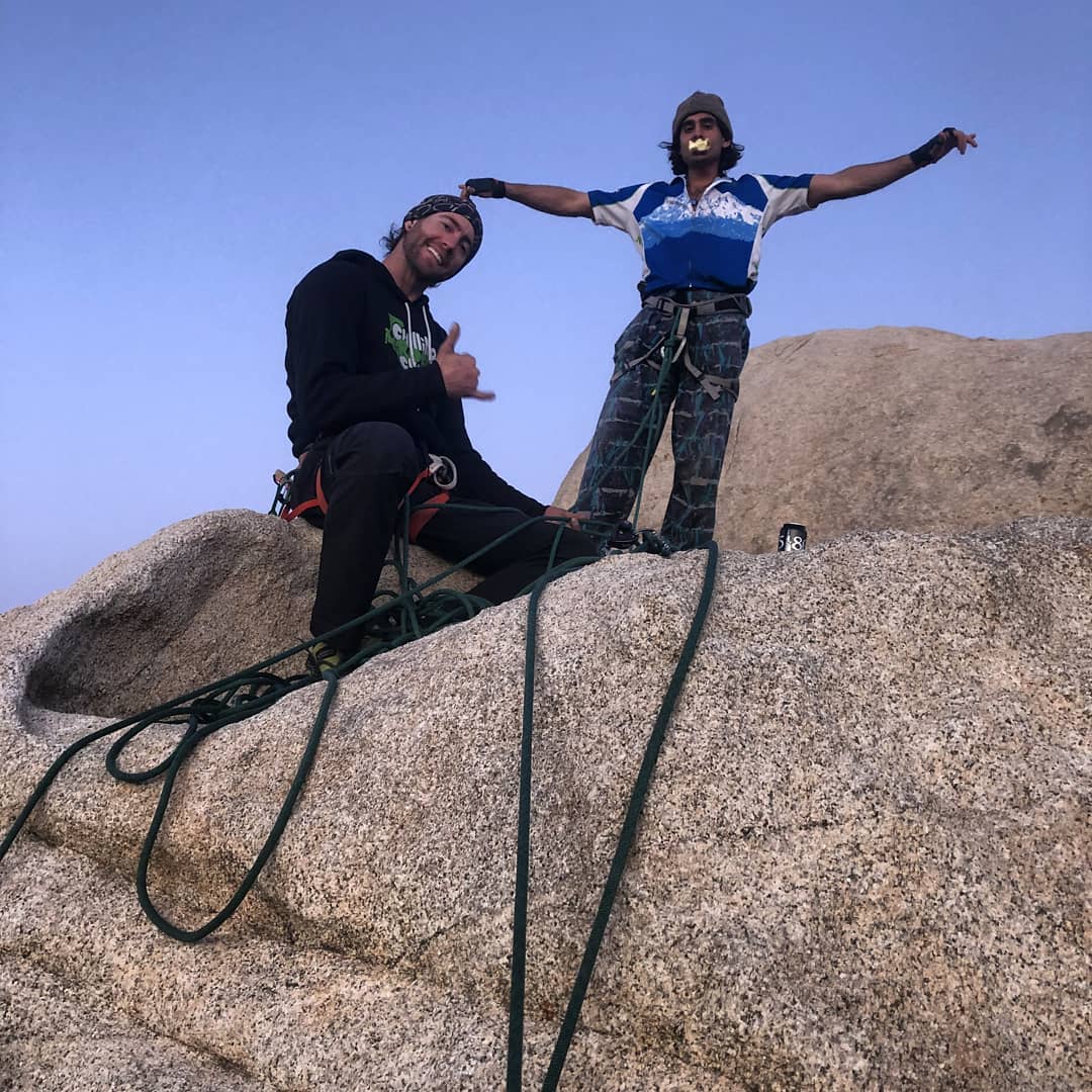 We love these guys Guaranteed good times with @kalalaukid and @thecosmicclimber. Here on top of "chimney rock" after climbing "Dyno in the dark"...#chillinorockclimbing #rockclimbing #guide #guiding #climbing_pictures_of_instagram #climbing #optoutside #neverstopexploring #klettern...@kalalaukid @thecosmicclimber @joshuatreenps